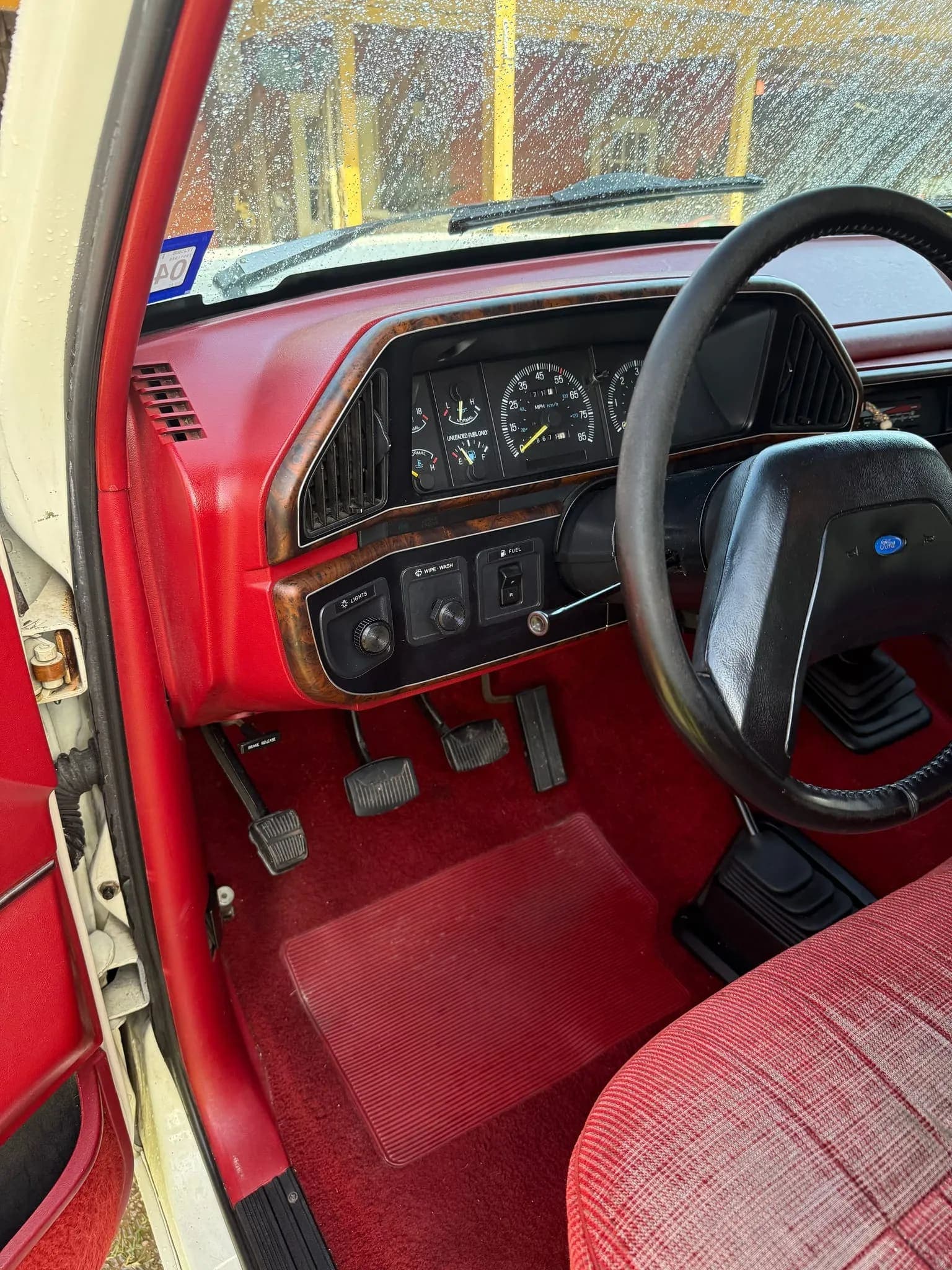 1991 Ford F-150 XLT Lariat, view