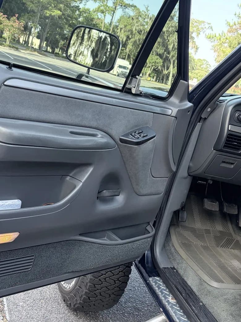 1993 Ford F-350 XLT, view