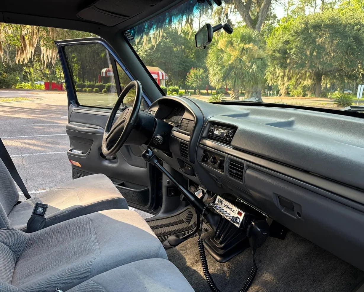1993 Ford F-350 XLT, view