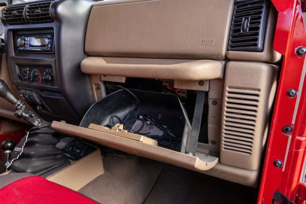 2000 Jeep Wrangler Sport 4.0, view