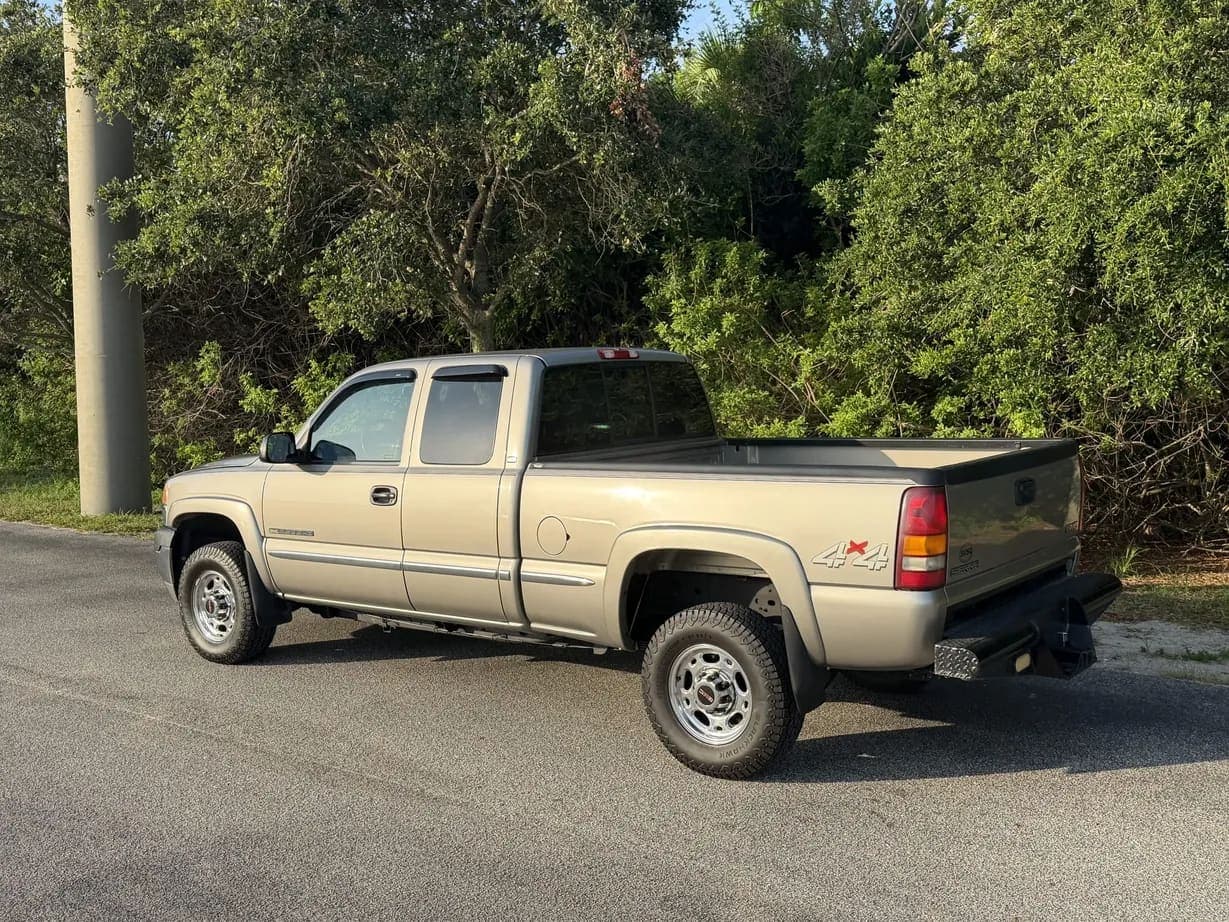 2001 GMC Sierra 2500HD SLE Extended, view