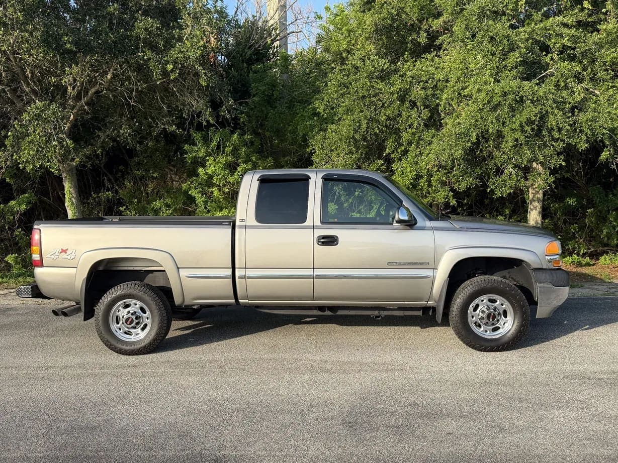 2001 GMC Sierra 2500HD SLE Extended, view