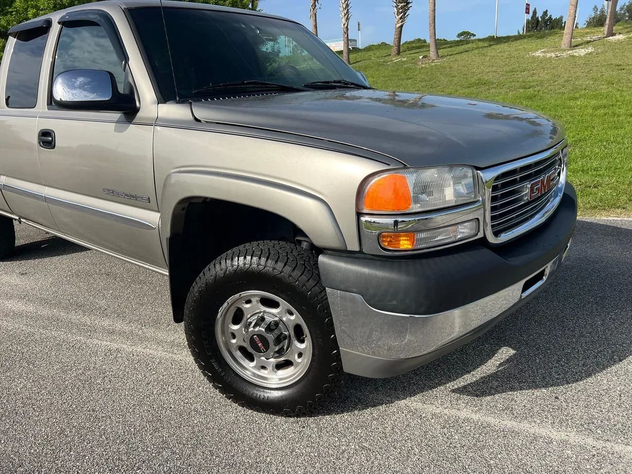 2001 GMC Sierra 2500HD SLE Extended, view