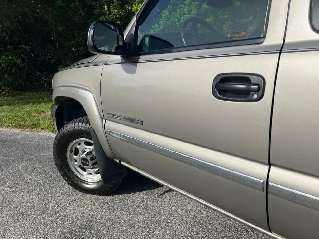2001 GMC Sierra 2500HD SLE Extended, view