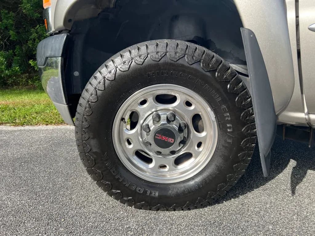 2001 GMC Sierra 2500HD SLE Extended, view