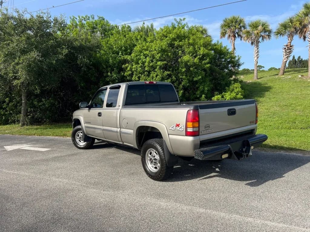 2001 GMC Sierra 2500HD SLE Extended, view