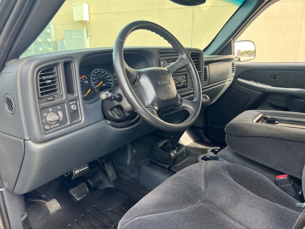 2001 GMC Sierra 2500HD SLE Extended, view