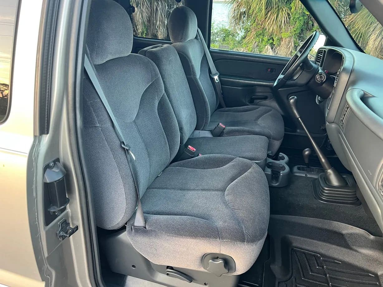 2001 GMC Sierra 2500HD SLE Extended, view