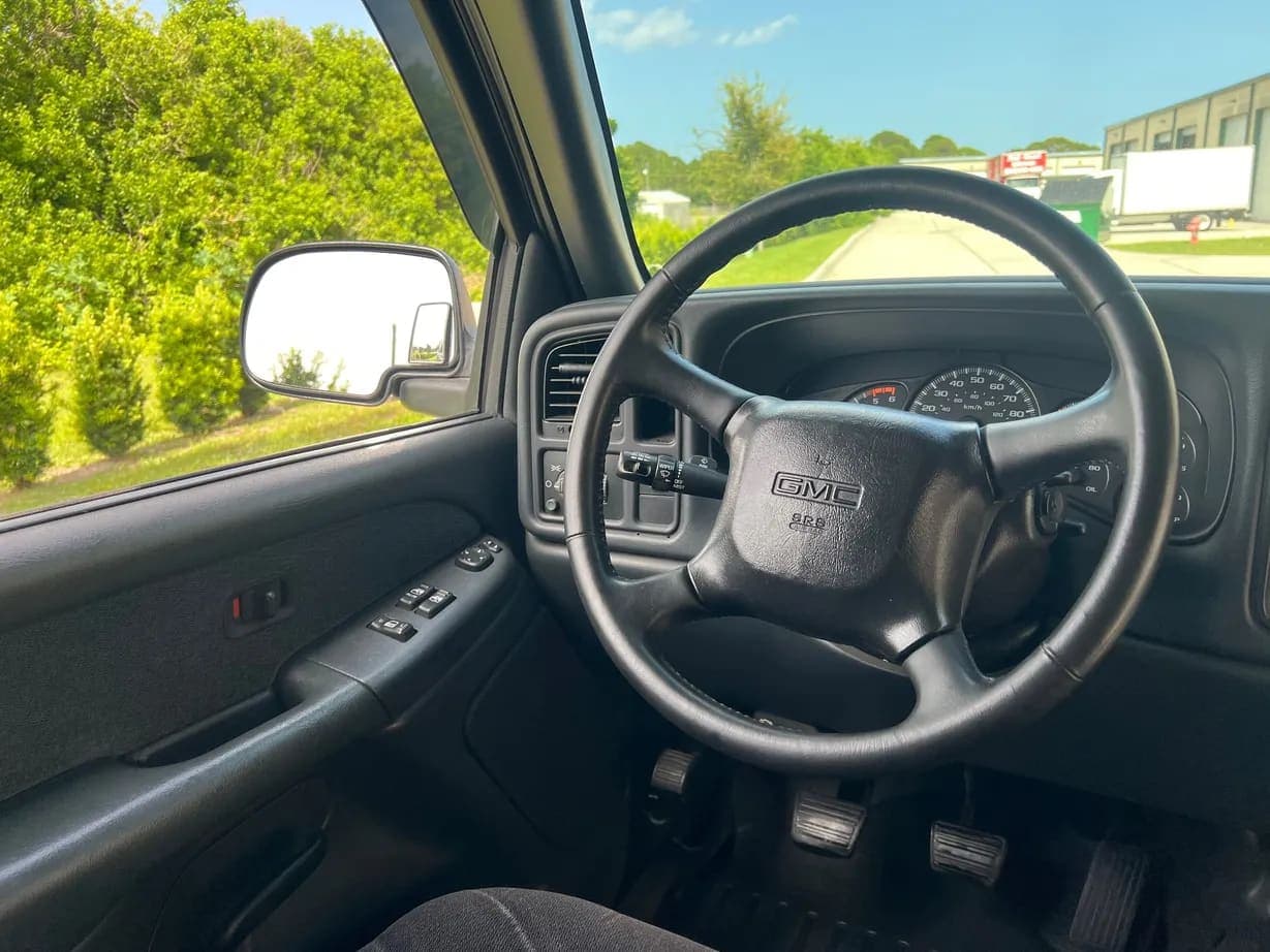 2001 GMC Sierra 2500HD SLE Extended, view
