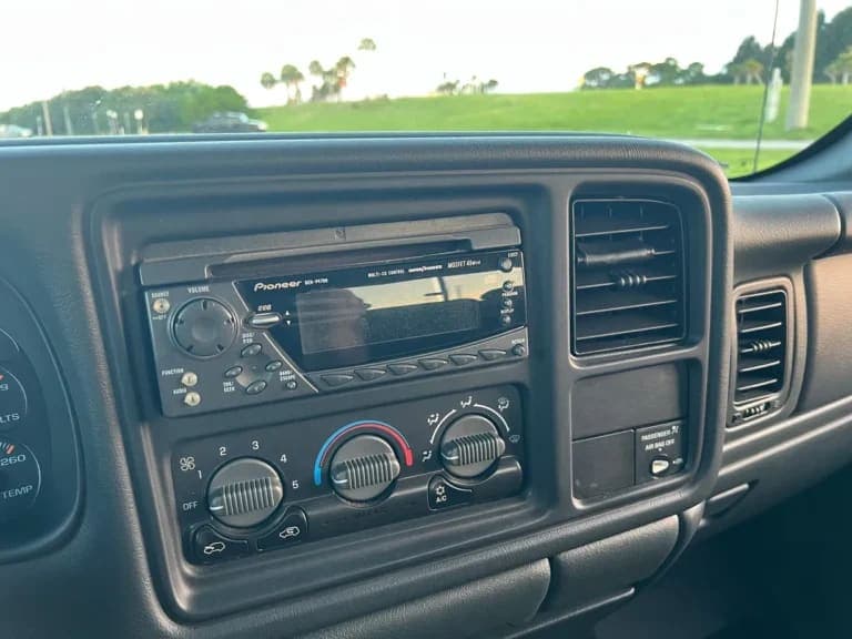 2001 GMC Sierra 2500HD SLE Extended, view