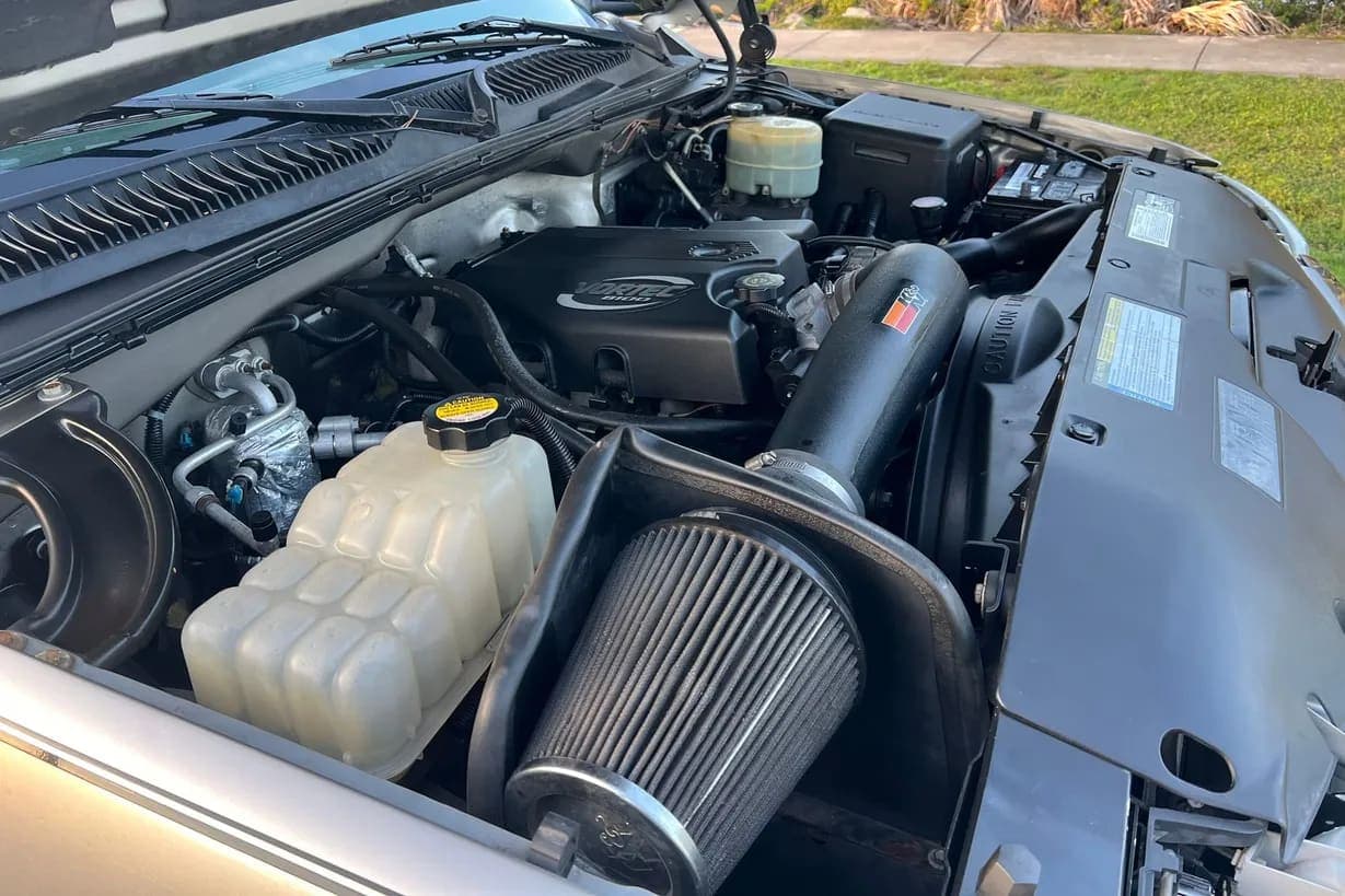 2001 GMC Sierra 2500HD SLE Extended, view