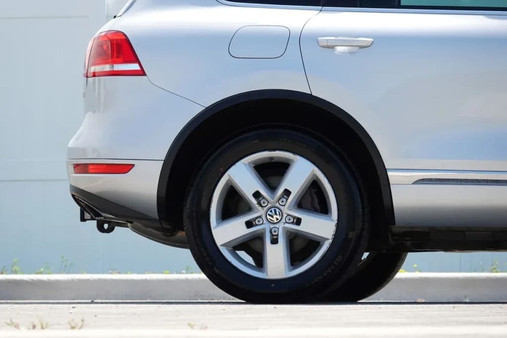 2014 Volkswagen Touareg Lux TDI, view