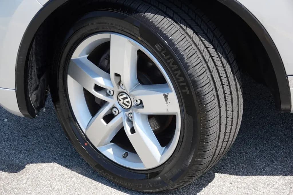 2014 Volkswagen Touareg Lux TDI, view