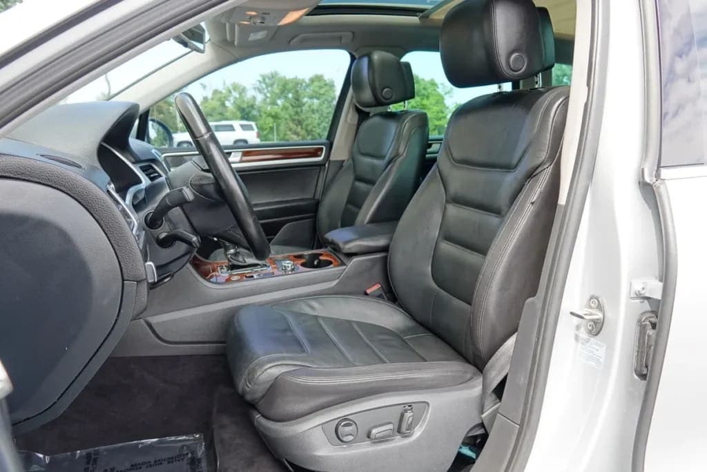 2014 Volkswagen Touareg Lux TDI, view