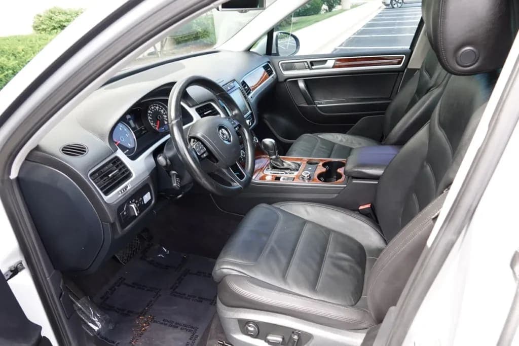 2014 Volkswagen Touareg Lux TDI, view