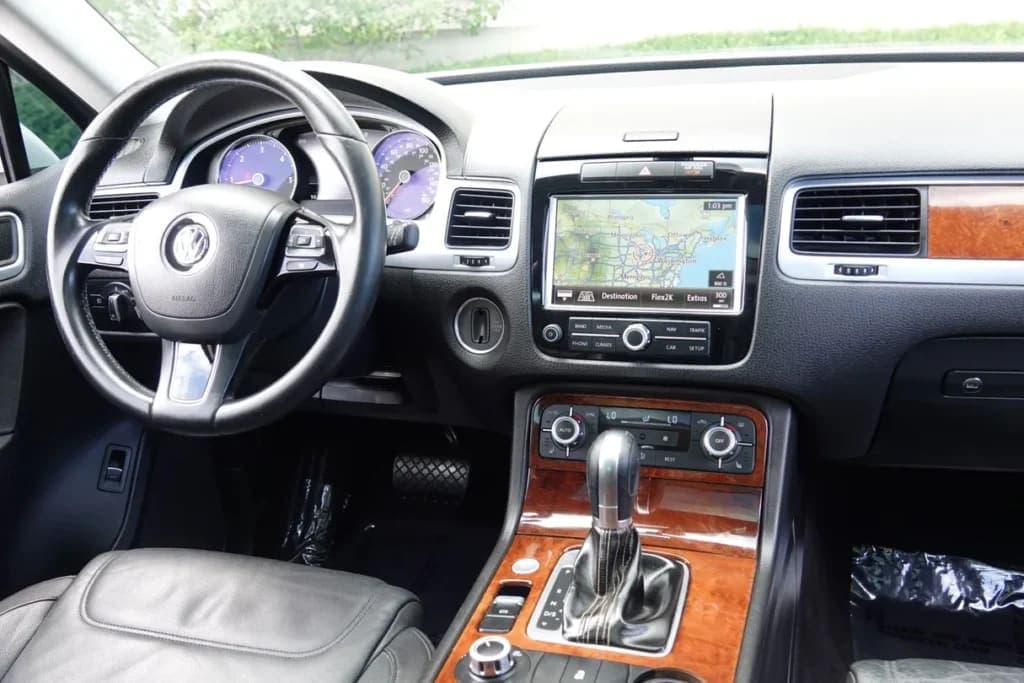 2014 Volkswagen Touareg Lux TDI, view