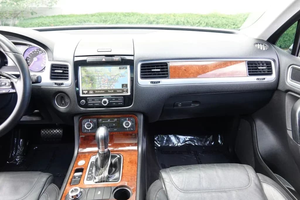 2014 Volkswagen Touareg Lux TDI, view