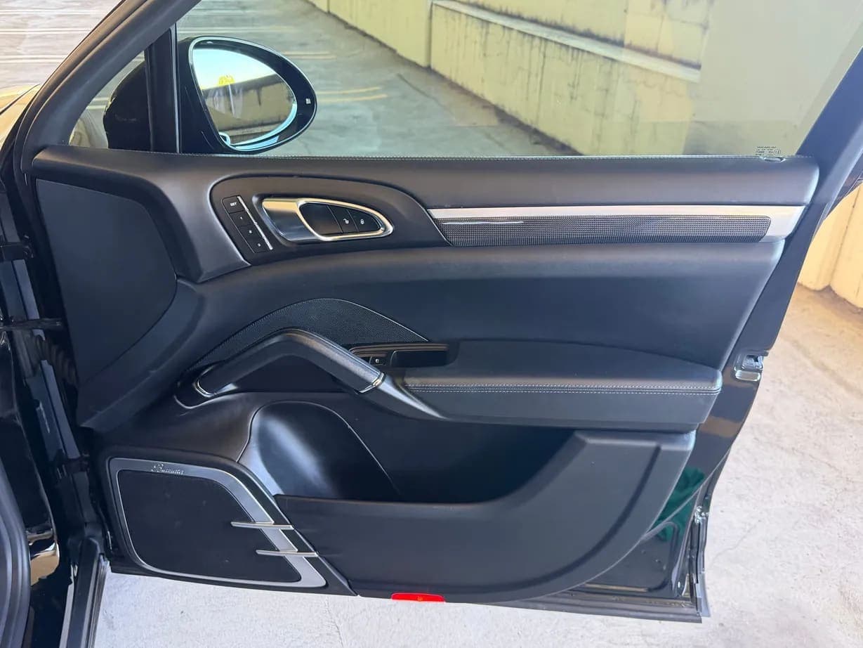 2016 Porsche Cayenne Turbo S, view