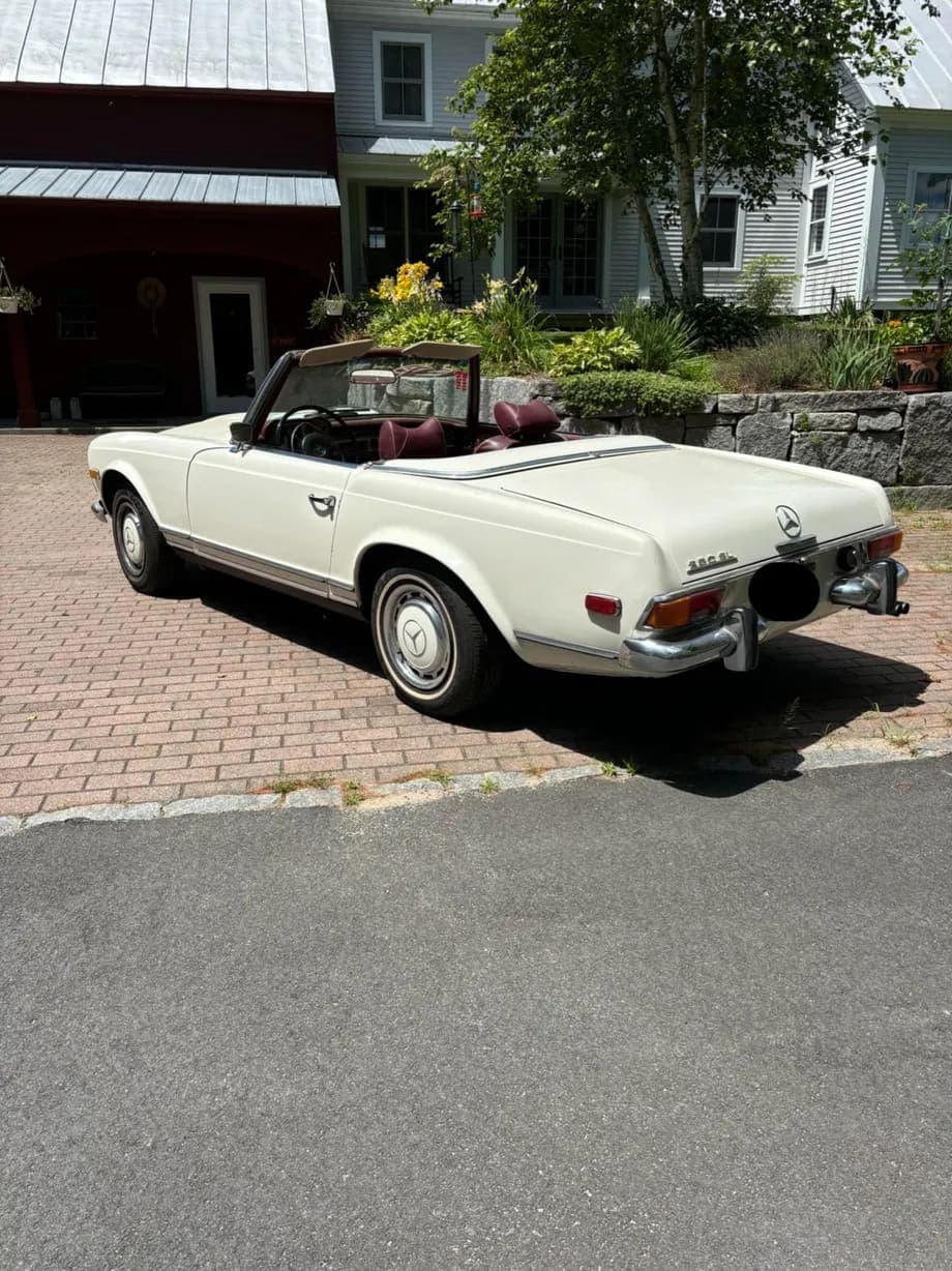 1971 Mercedes-Benz 280SL, view