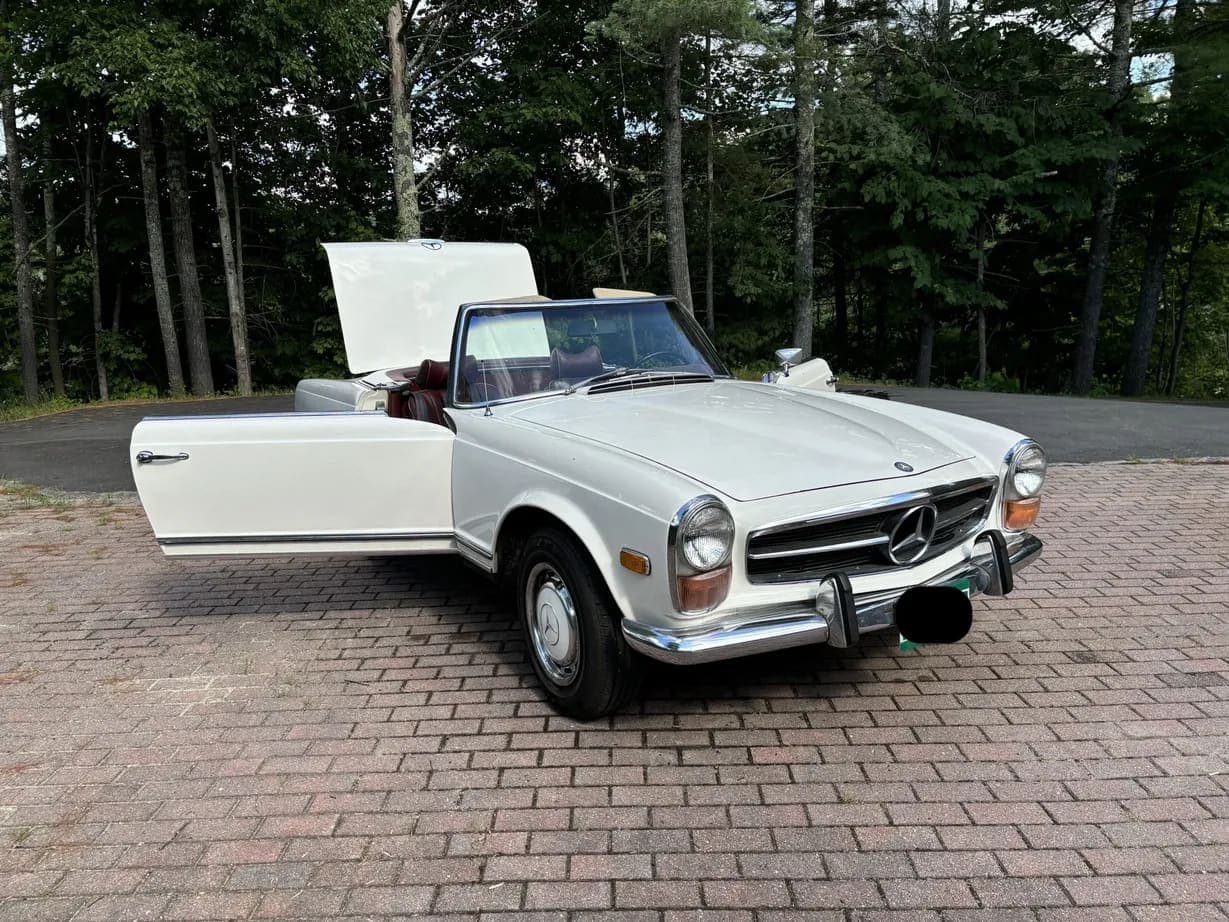 1971 Mercedes-Benz 280SL, view