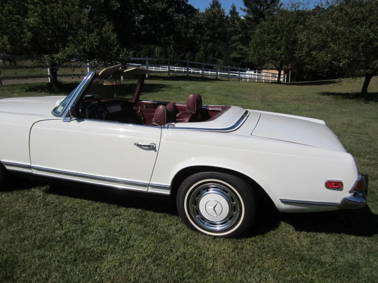 1971 Mercedes-Benz 280SL, view