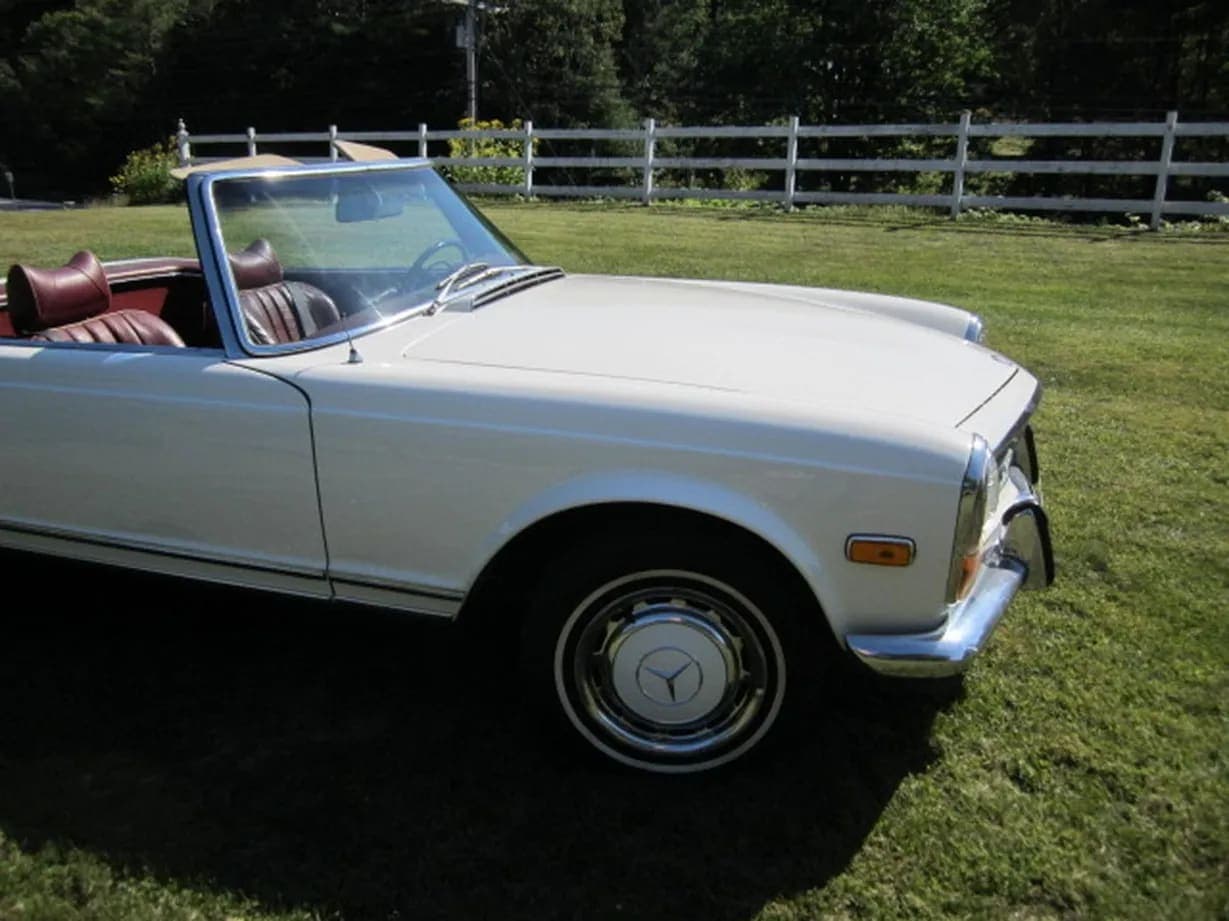 1971 Mercedes-Benz 280SL, view