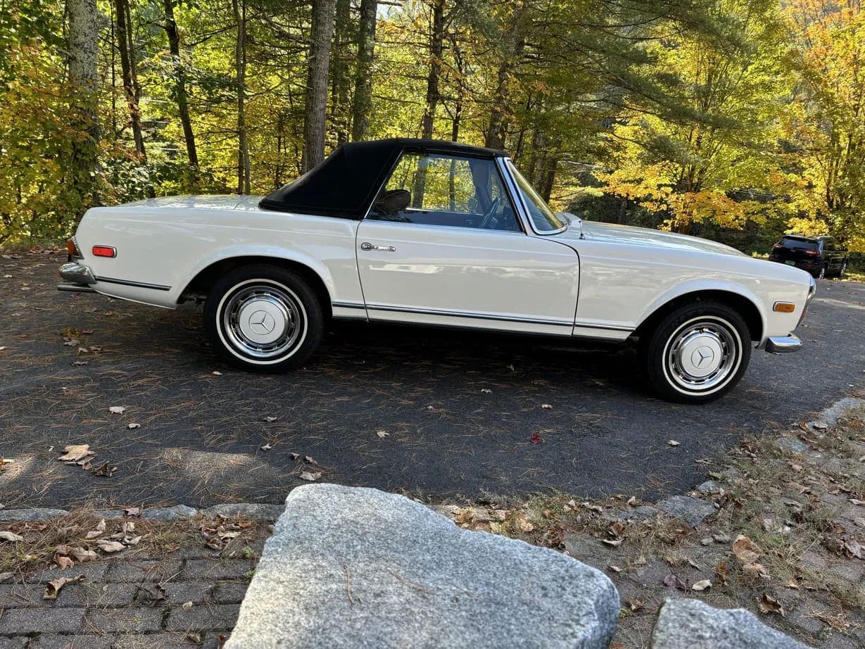 1971 Mercedes-Benz 280SL, view