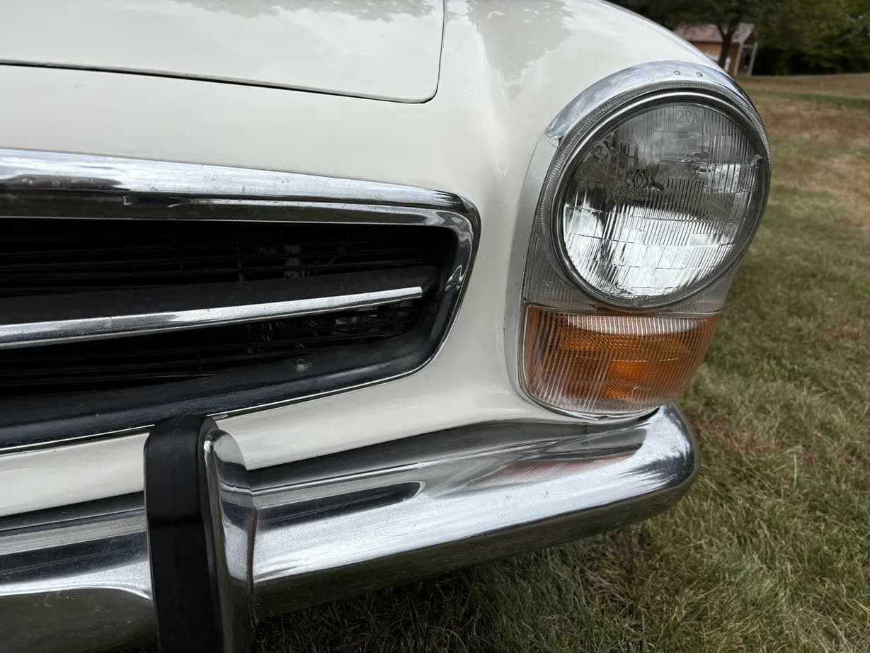 1971 Mercedes-Benz 280SL, view
