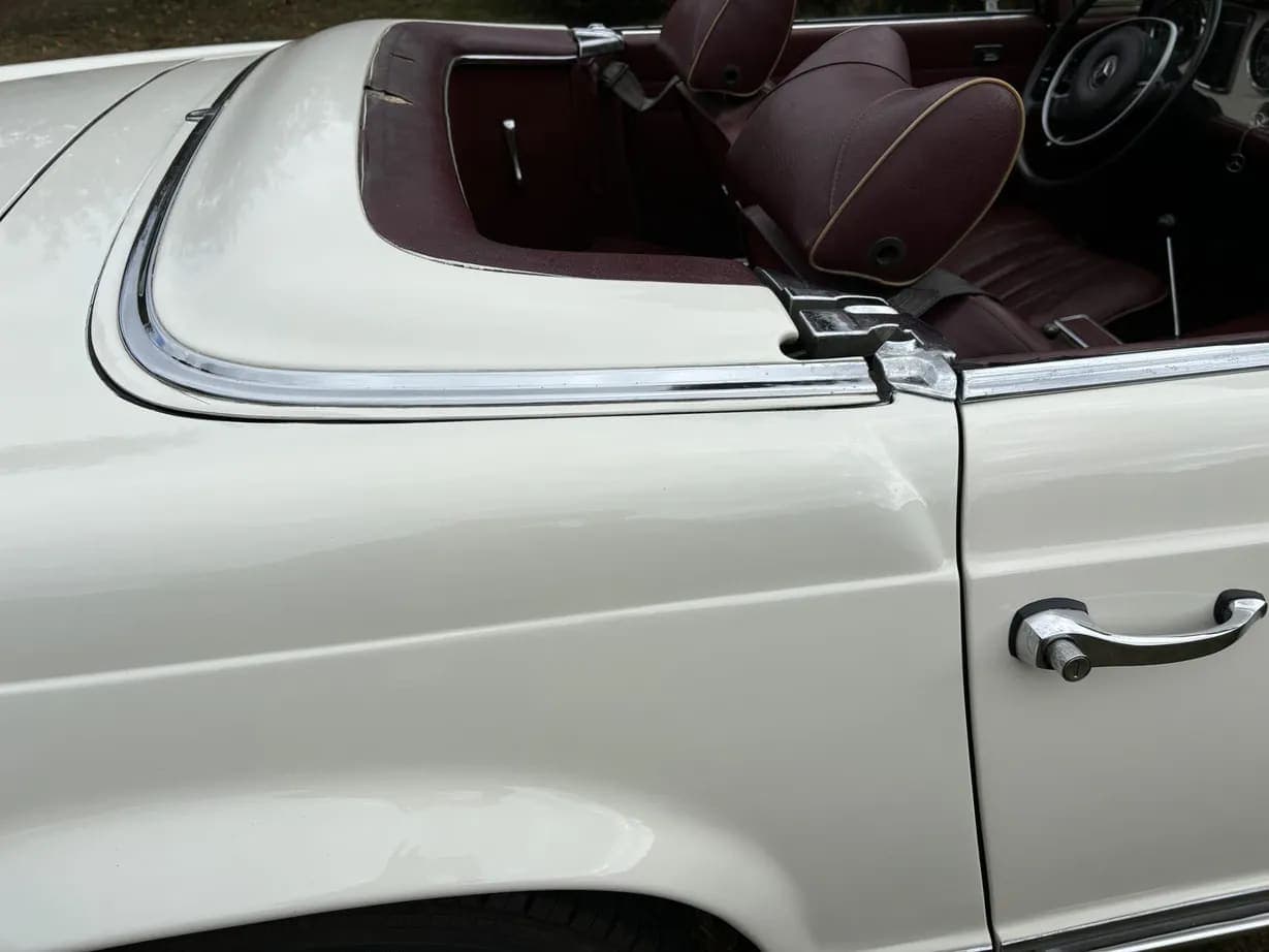 1971 Mercedes-Benz 280SL, view
