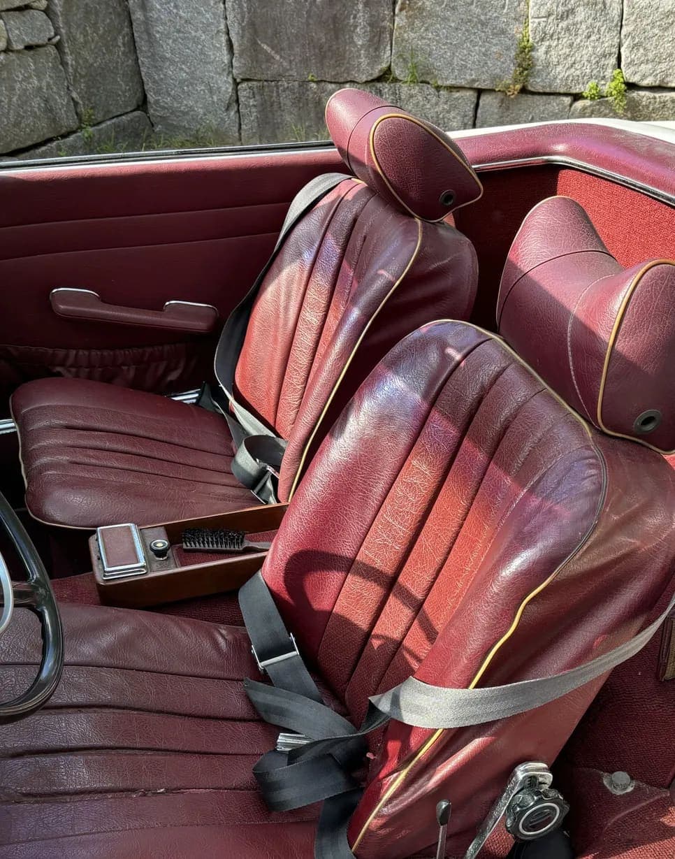 1971 Mercedes-Benz 280SL, view