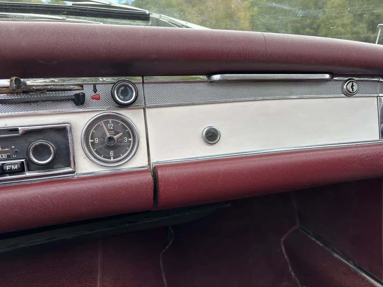 1971 Mercedes-Benz 280SL, view