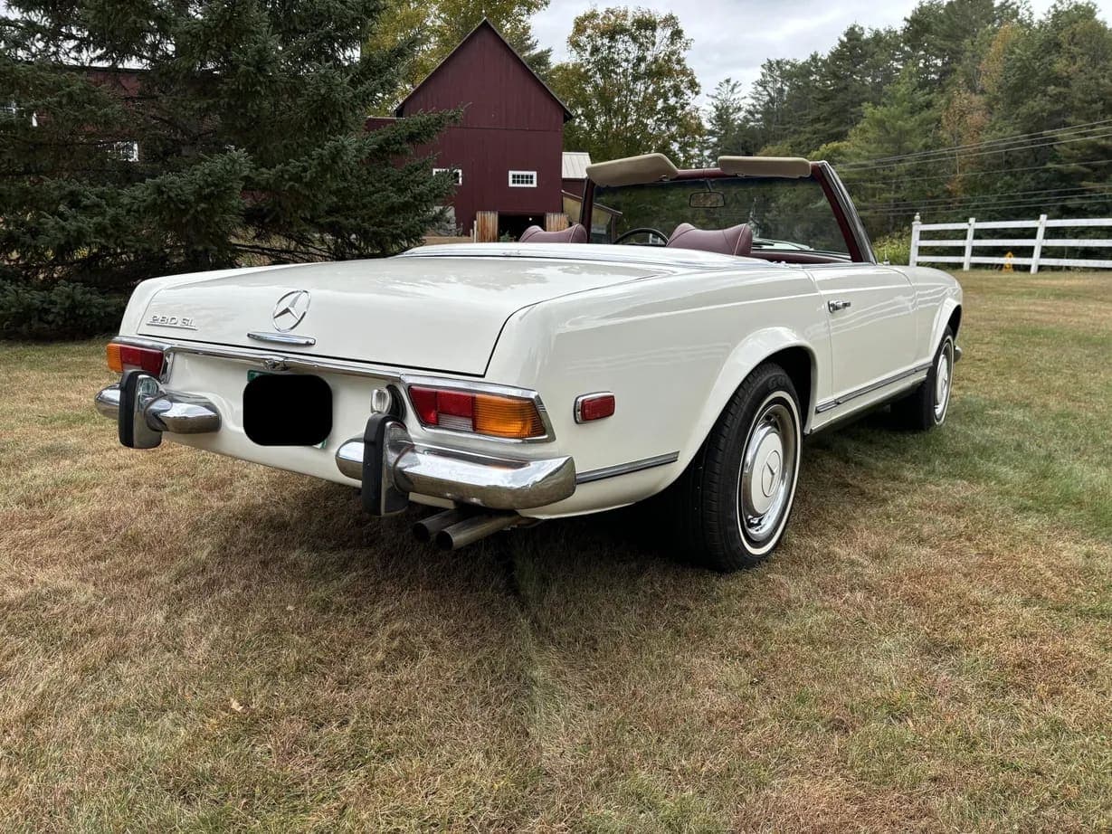 1971 Mercedes-Benz 280SL, view