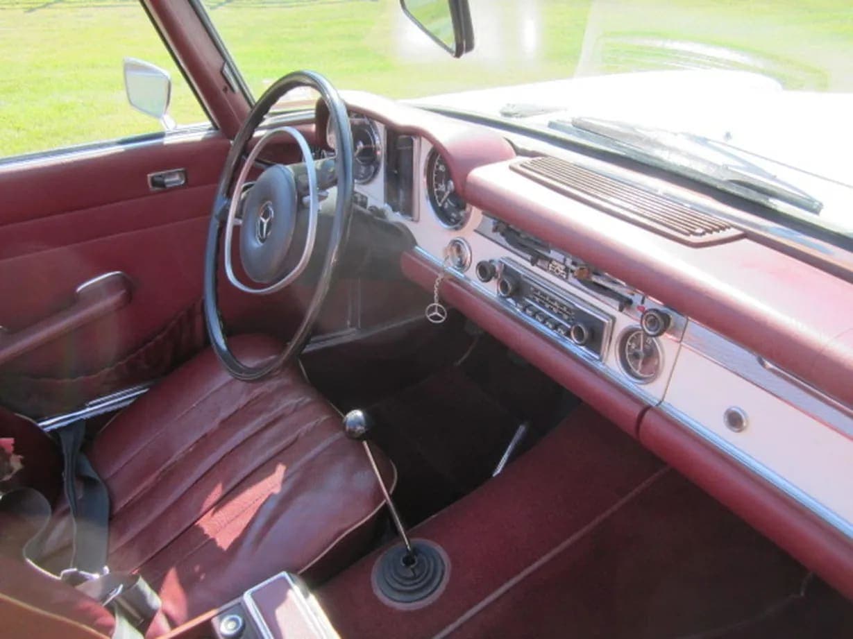 1971 Mercedes-Benz 280SL, view