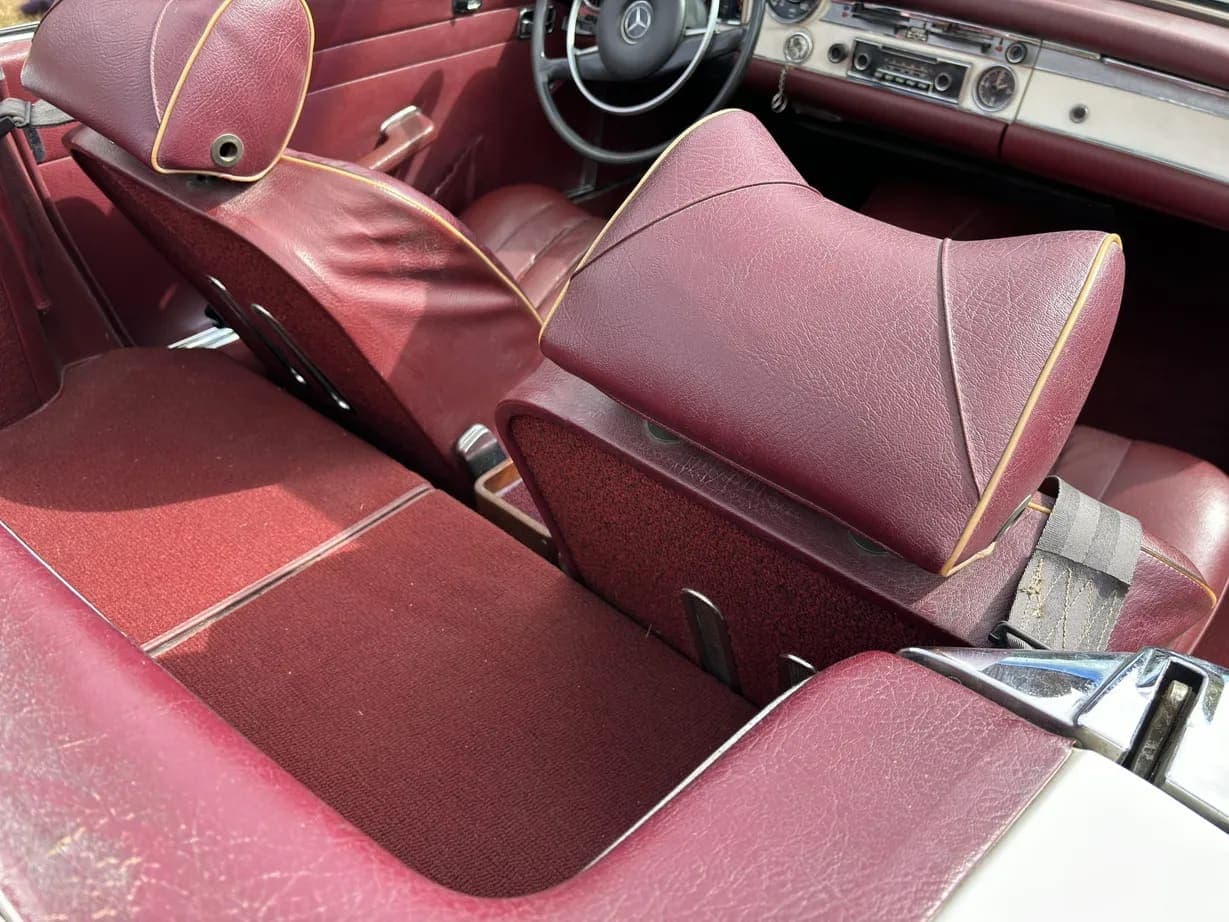 1971 Mercedes-Benz 280SL, view