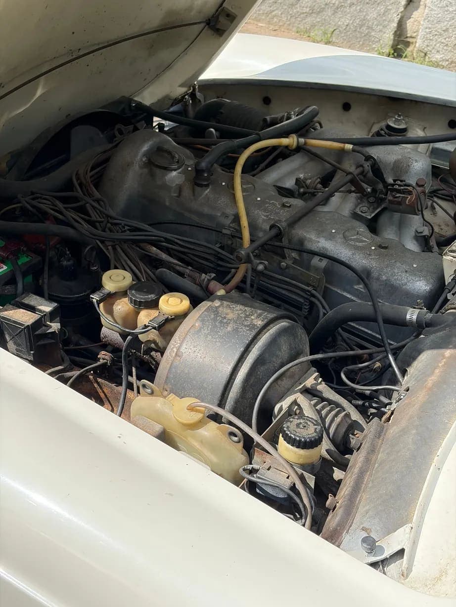 1971 Mercedes-Benz 280SL, view