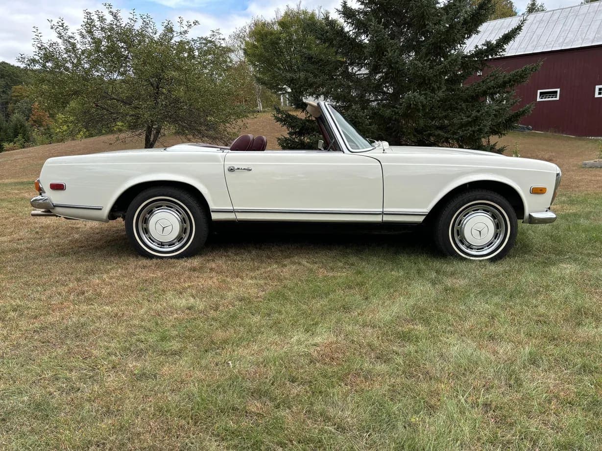 1971 Mercedes-Benz 280SL, view
