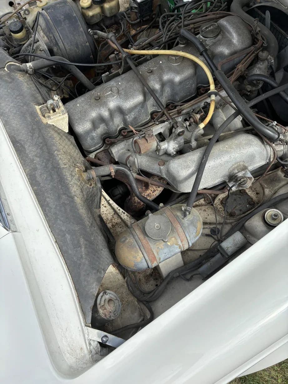 1971 Mercedes-Benz 280SL, view